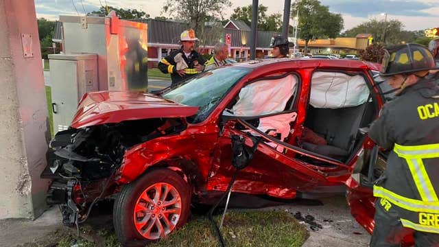 1 dead, several injured after 3-car crash in Ocala, police say