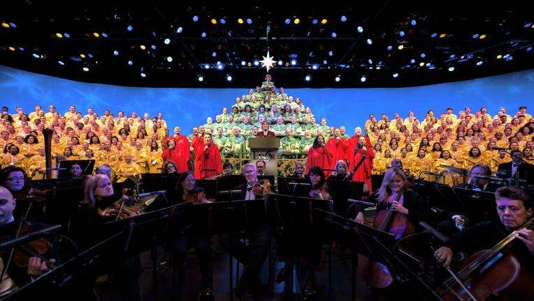 EPCOT-CANDLELIGHT-PROCESSIONAL