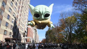 Baby Yoda float delights Macy’s Thanksgiving Day Parade crowd