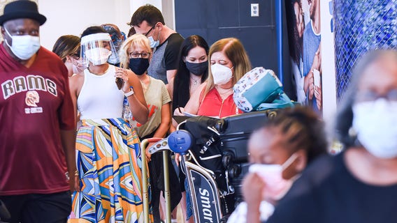 Thanksgiving flight bookings top pre-pandemic levels