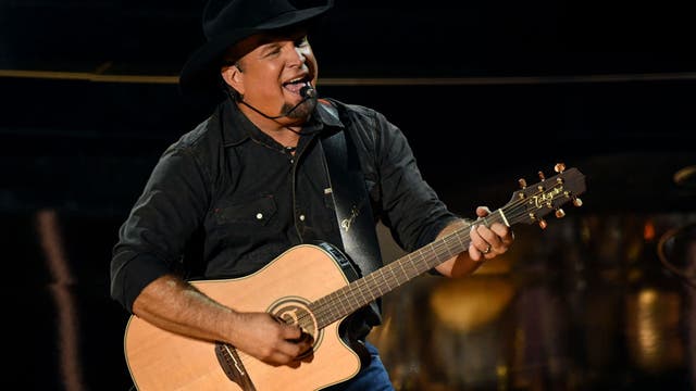 Garth Brooks to perform at Camping World Stadium in Orlando