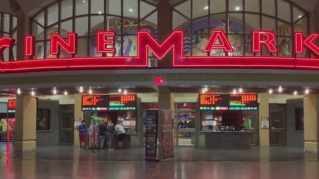 Central Floridians pack movie theaters to see 'Spider-Man: No Way Home'