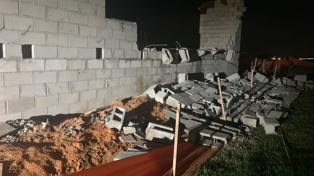 Strong winds cause damage to Clermont housing development