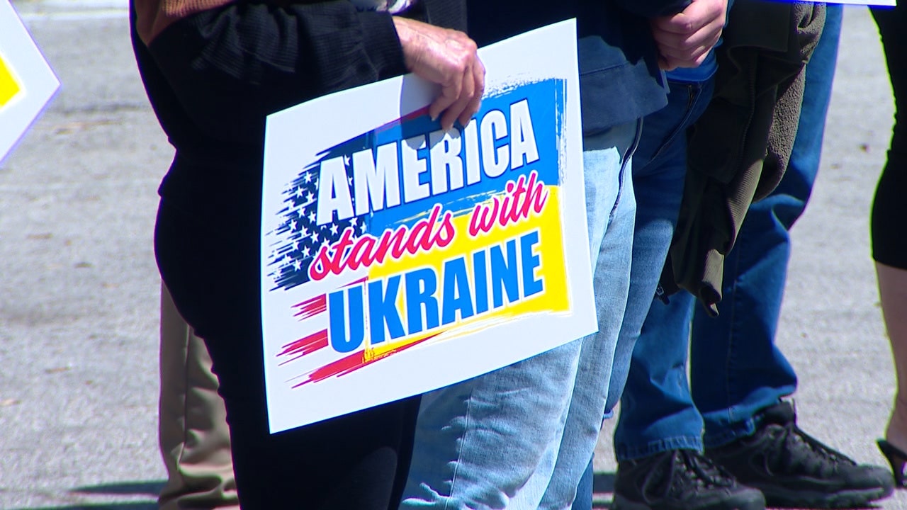 Lake County residents gather to show support for Ukraine - Vimarsana News