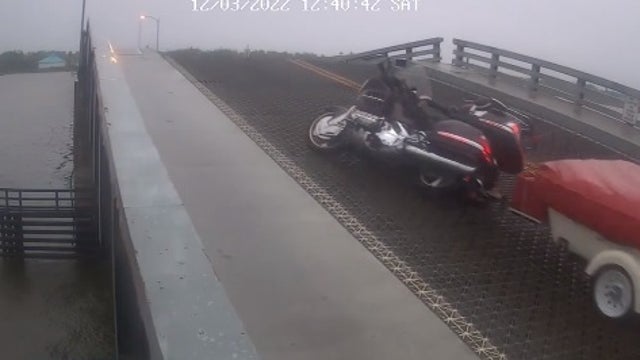 WATCH: Motorcyclist crashes while crossing rising drawbridge in Florida