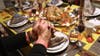 Expert shares Thanksgiving dinner etiquette tips