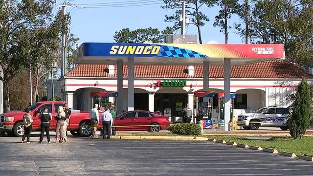 Man killed after stabbing Daytona Beach officer in face at gas station, police say