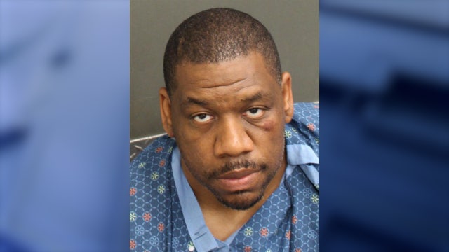 Spirit Airlines customer put Orlando police officer in chokehold at airport during chaotic incident: Deputies