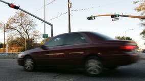 US cities reconsider allowing drivers to turn right at red lights citing rising pedestrian deaths