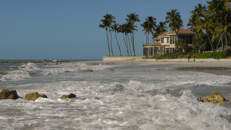 Beach-house-in-Florida.jpg