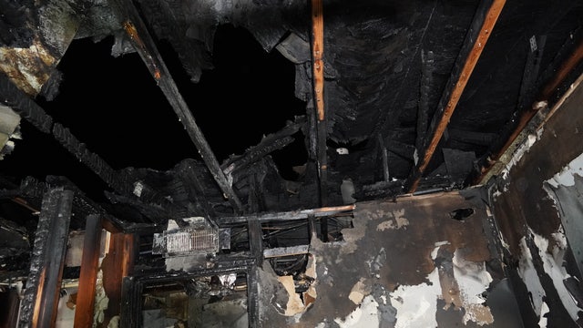 1 person dead after house fire in Ocala, firefighters say