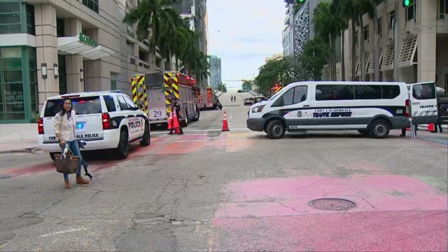 1 dead, 3 injured after crane collapse at Fort Lauderdale work site