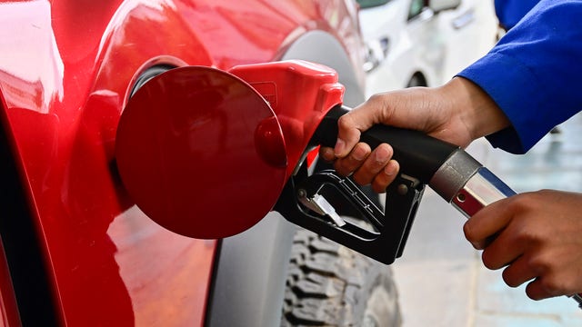 Florida gas prices drop to the lowest since February, AAA says: Here's where to fill up in our area