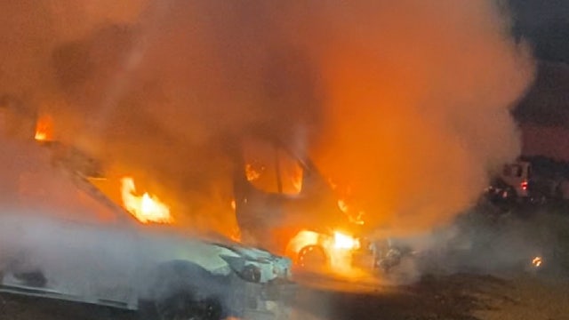 Multi-vehicle fire breaks out at Ocala auto body shop overnight: officials